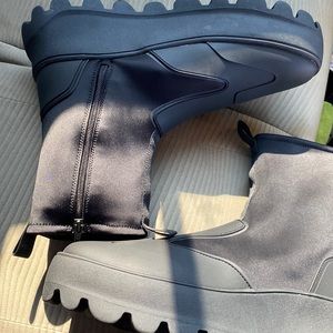 Rubber sized chunkka boots